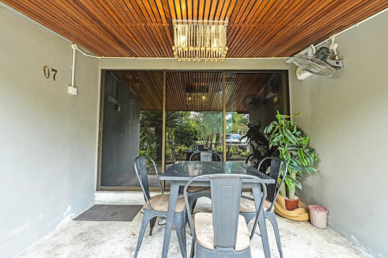 ג'ראנטוט Oyo 90636 Teratak Zakiah Chalet מראה חיצוני תמונה