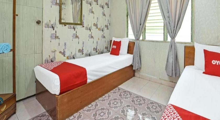 ג'ראנטוט Oyo 90636 Teratak Zakiah Chalet מראה חיצוני תמונה