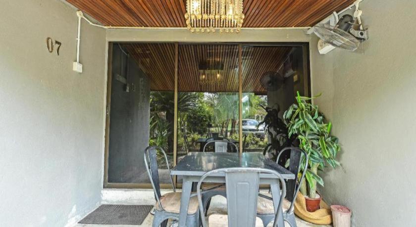 ג'ראנטוט Oyo 90636 Teratak Zakiah Chalet מראה חיצוני תמונה